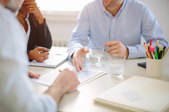 被隱瞞病情成年腫瘤患者/成年文盲是否可以由法定代理人代簽知情同意書？